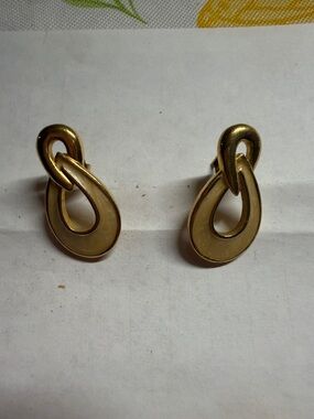 Vintage 1980's Avon 10K Gold Plated Peach Enamel Infinity Loop Stud Earrings